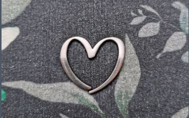 Anleitung Metalllabels anbringen