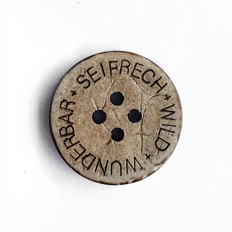 Kokosknopf mit Aufdruck sei frech und wild und wunderbar