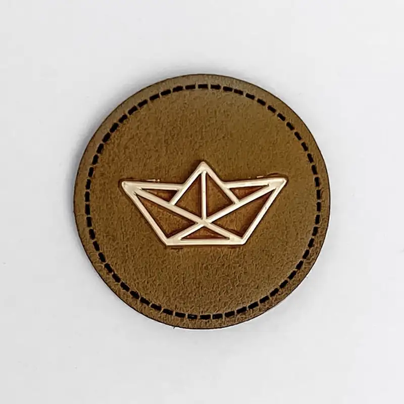 Kunstleder Patch mit Metallboot gold