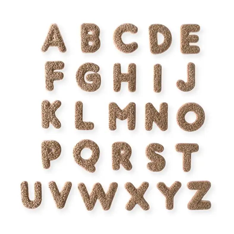 Loop-Patches gesamtes ABC in der Farbe hellbraun.