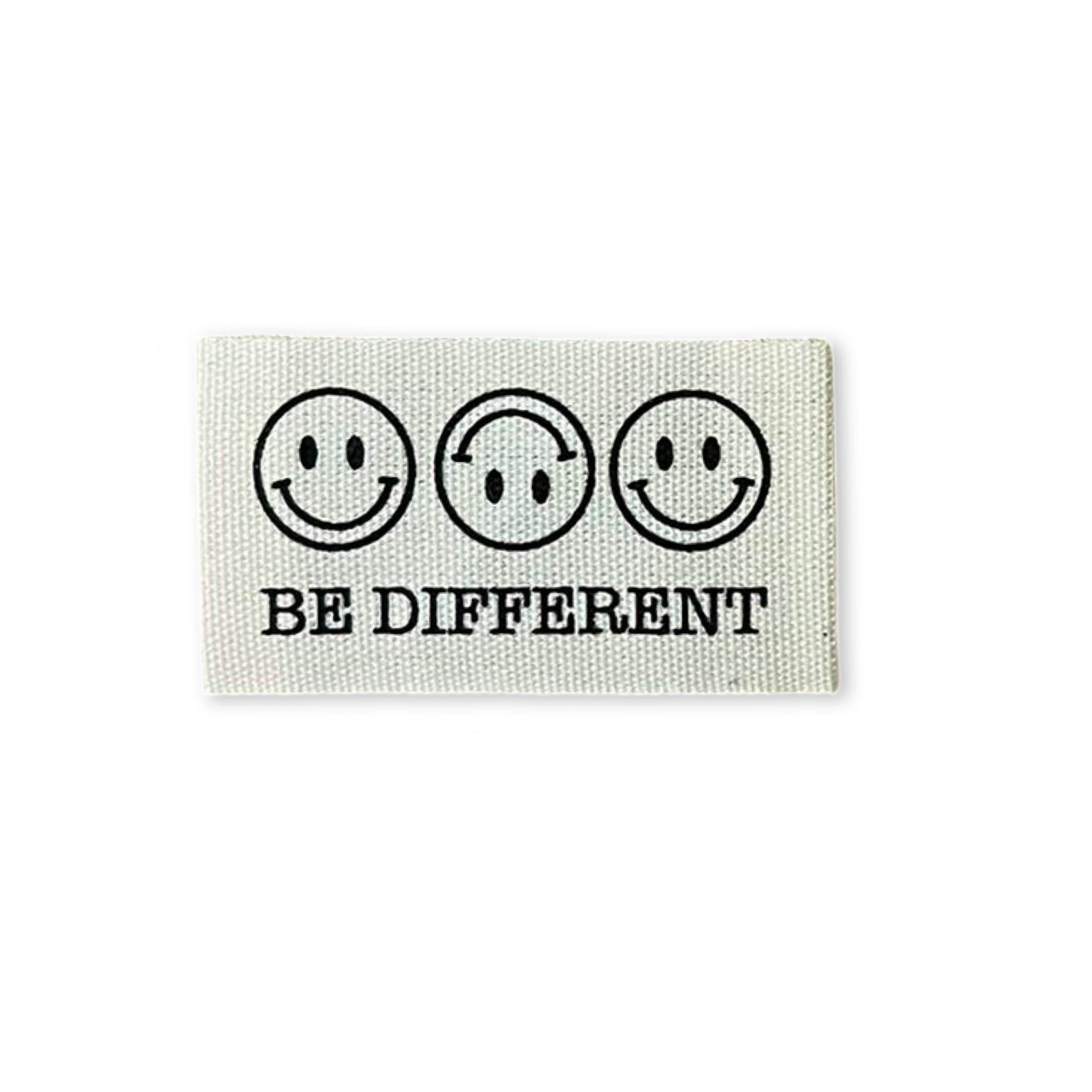 2 Baumwoll-Labels "be different smiley"