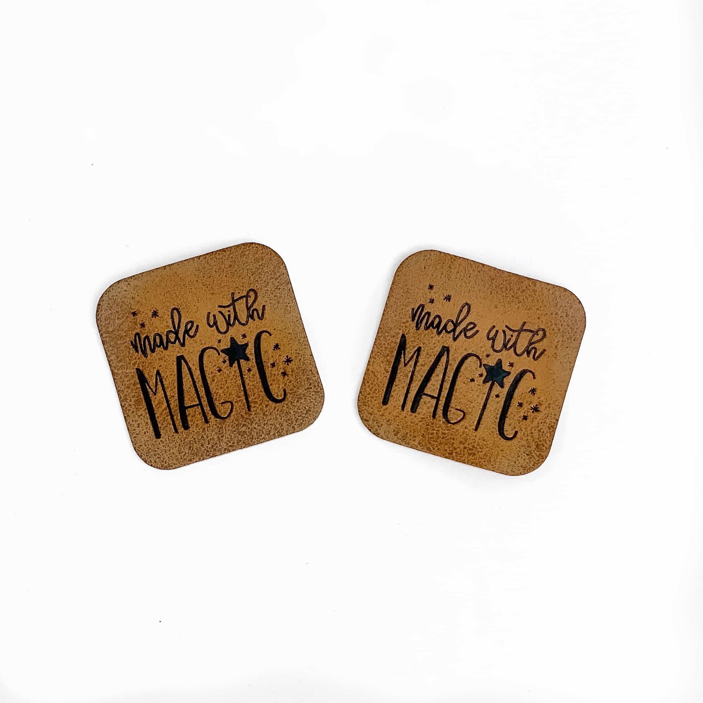 Kunstleder Etiketten zum Aufnähen oder Aufbügeln mit der Aufschrift "Made with Magic"